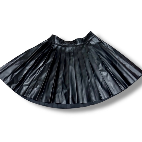 SHEIN PETITE High Waist Pleated PU Leather Short Skirt - Picture 4 of 6